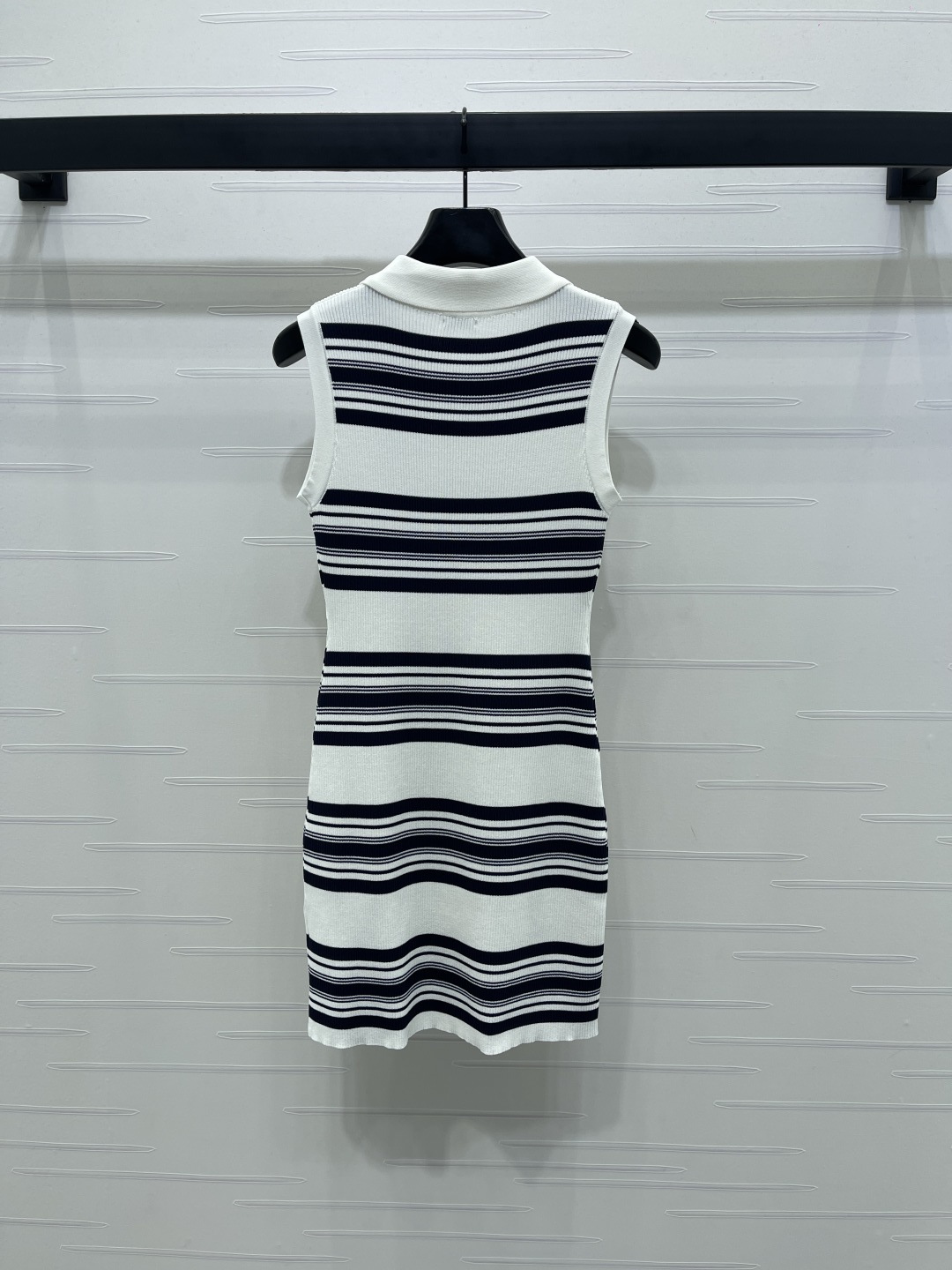 Loewe’s Latest Autumn Suit: Imported Fabrics, Tailored Fit, Stylish Details, Age-Neutral Colors - 图片 7