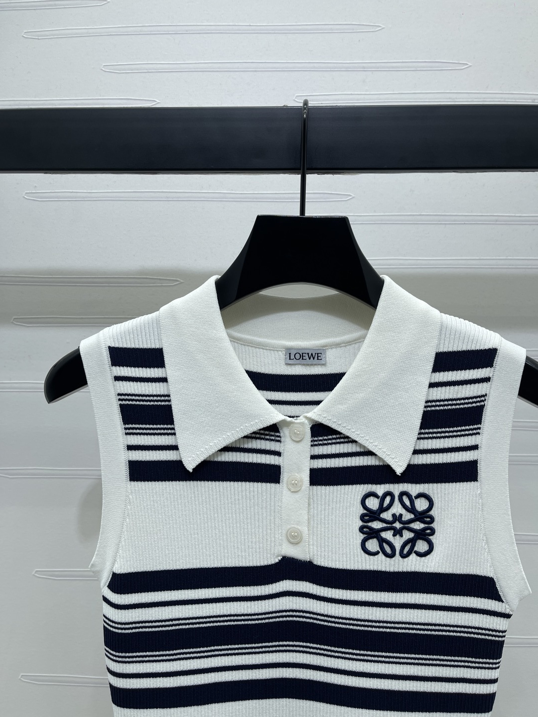 Loewe’s Latest Autumn Suit: Imported Fabrics, Tailored Fit, Stylish Details, Age-Neutral Colors - 图片 4