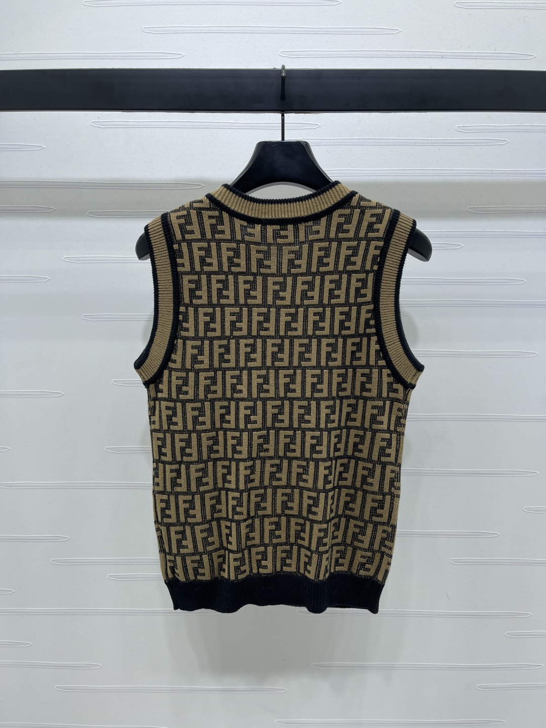 “2025 Early Autumn Female Suit: Round Collar Woven Vests with Customized Wool Line-Making” - 图片 7