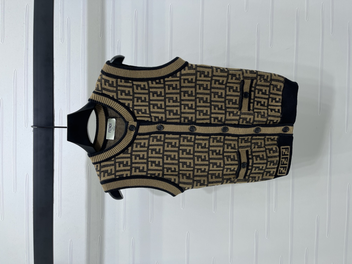 “2025 Early Autumn Female Suit: Round Collar Woven Vests with Customized Wool Line-Making” - 图片 1