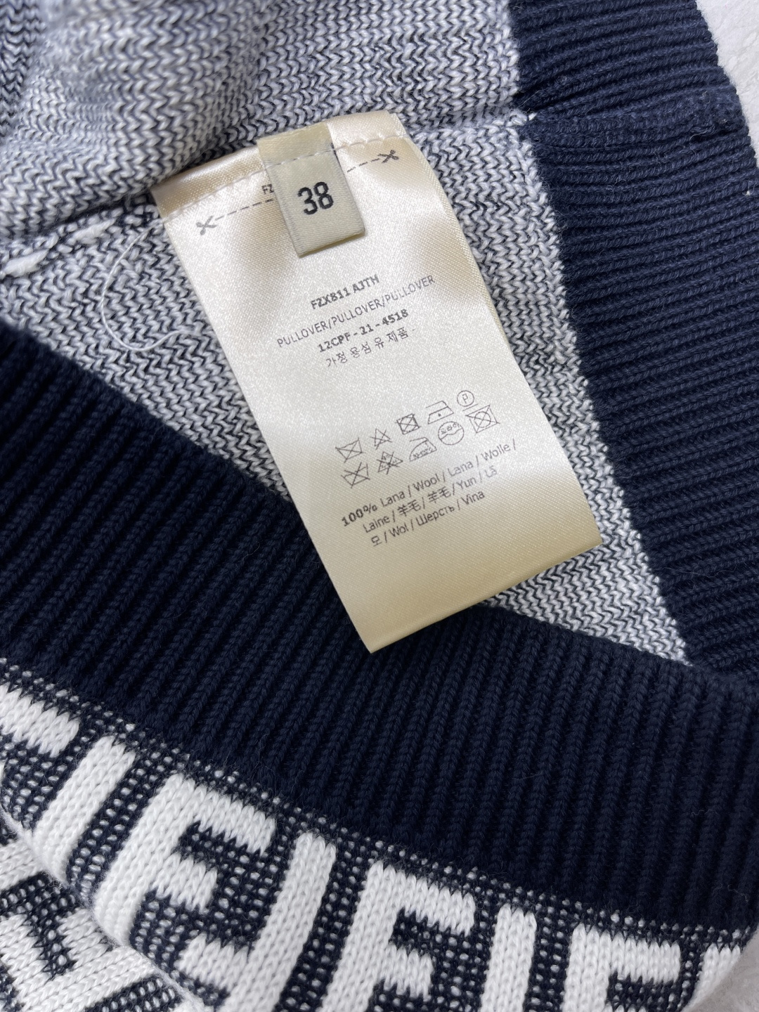 “2025 Early Autumn Female Suit: Round Collar Woven Vests with Wool Line-Making” - 图片 8