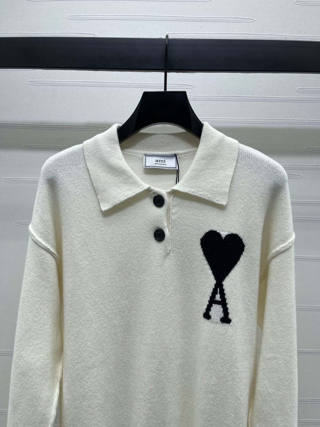“Ami*2025 Early Autumn Female Suit: Custom Knit Sweater with Comfortable Skin and Stylish Design” - 图片 4