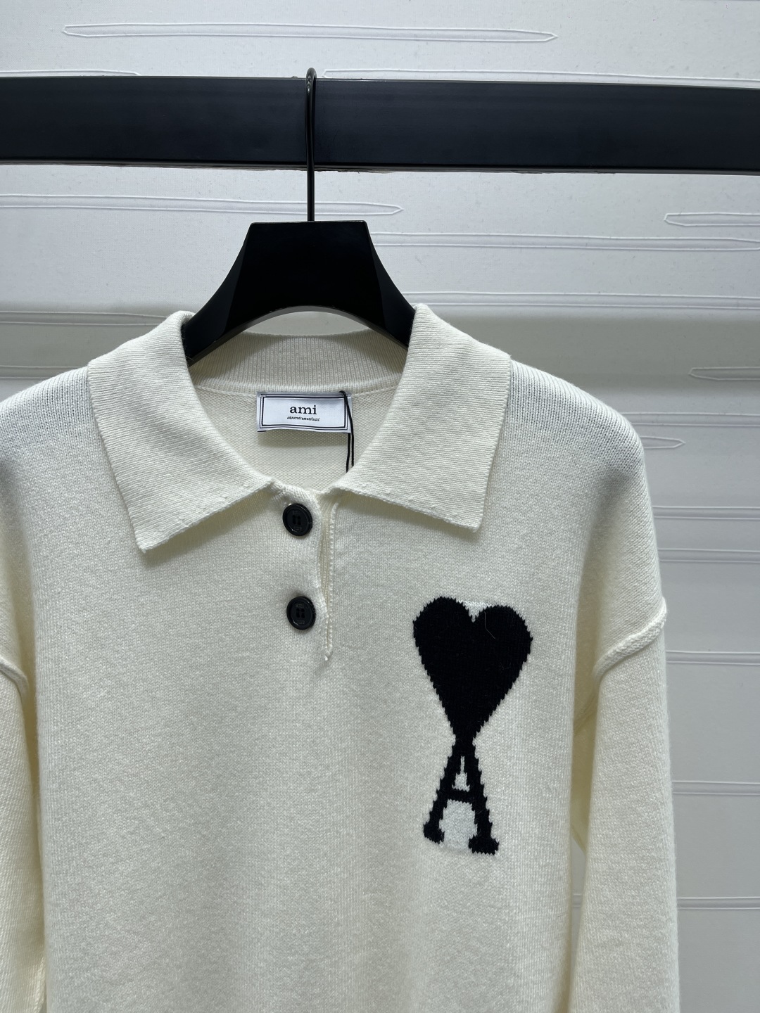 “Ami*2025 Early Autumn Female Suit: Custom Knit Sweater with Comfortable Skin and Stylish Design” - 图片 2