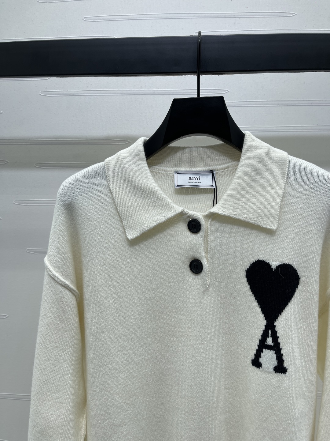 “Ami*2025 Early Autumn Female Suit: Custom Knit Sweater with Comfortable Skin and Stylish Design” - 图片 3