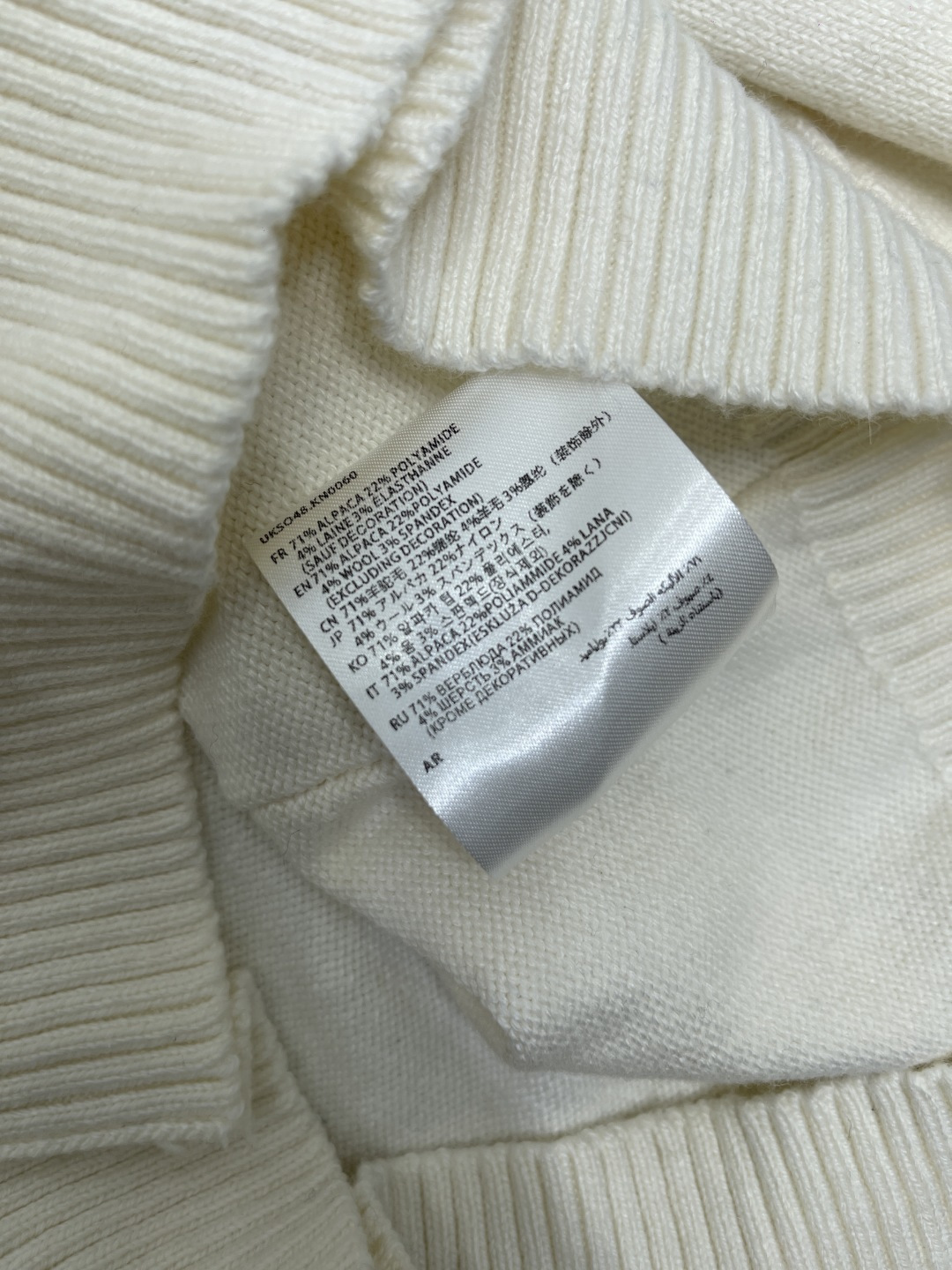 “Custom Wool Knit Sweater for Women: Ami*2025 Autumn Collection with Clear Sensory Design and Comfort Fit” - 图片 8