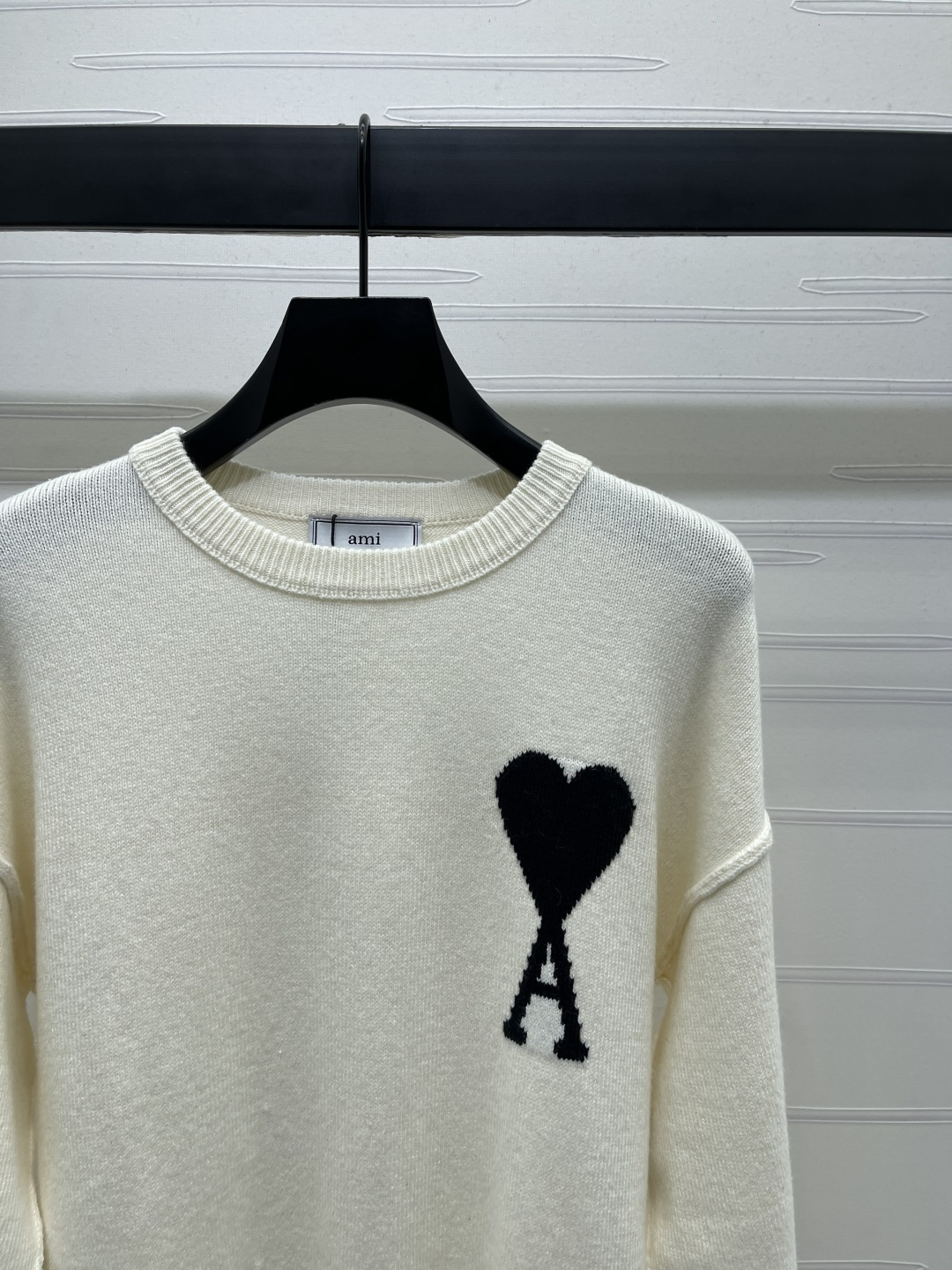 “Custom Wool Knit Sweater for Women: Ami*2025 Autumn Collection with Clear Sensory Design and Comfort Fit” - 图片 2