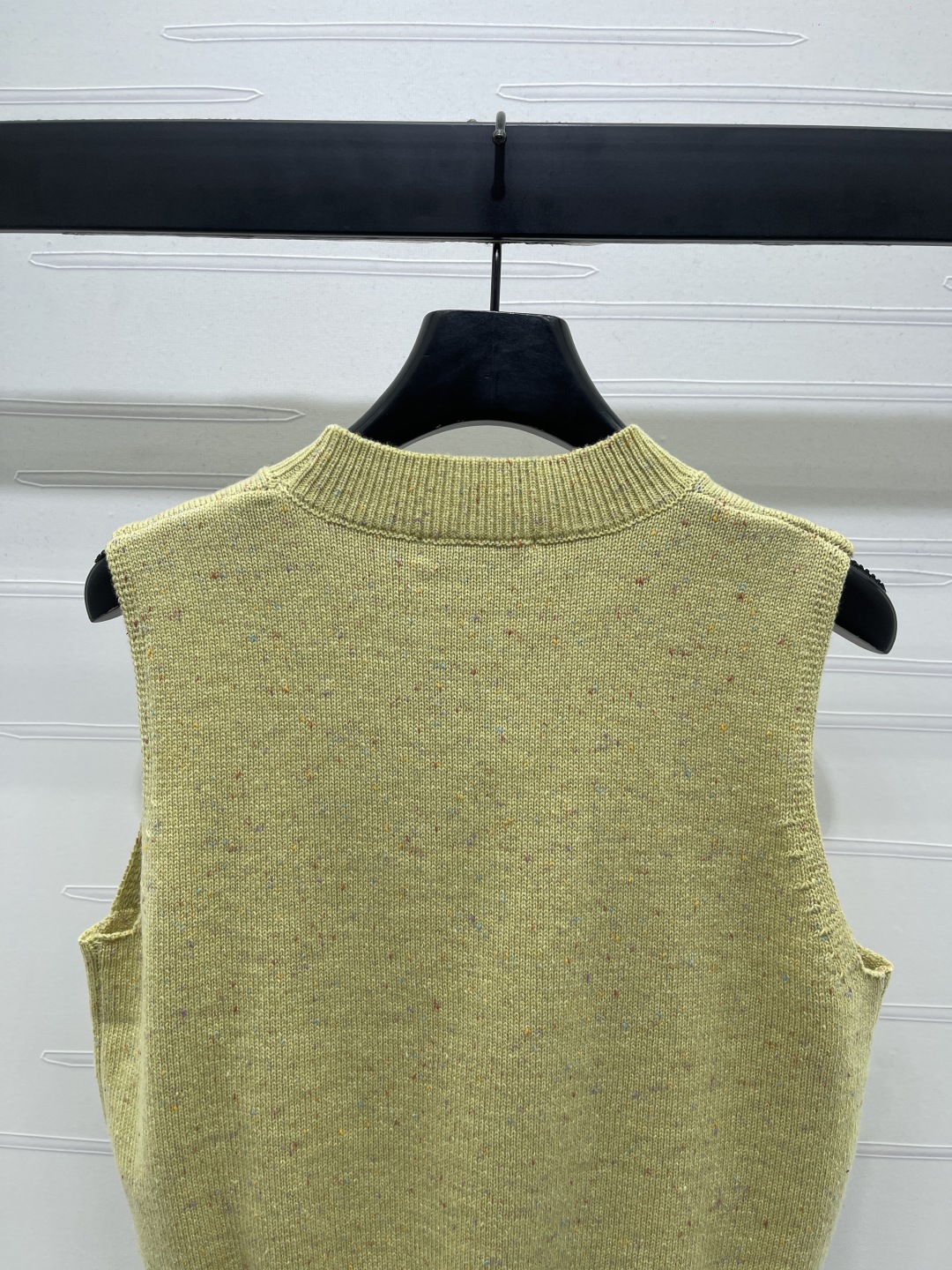 “2025 Autumn Women’s Suit: Triangular Knitting Vest for Stylish and Cosmopolitan Look!” - 图片 6