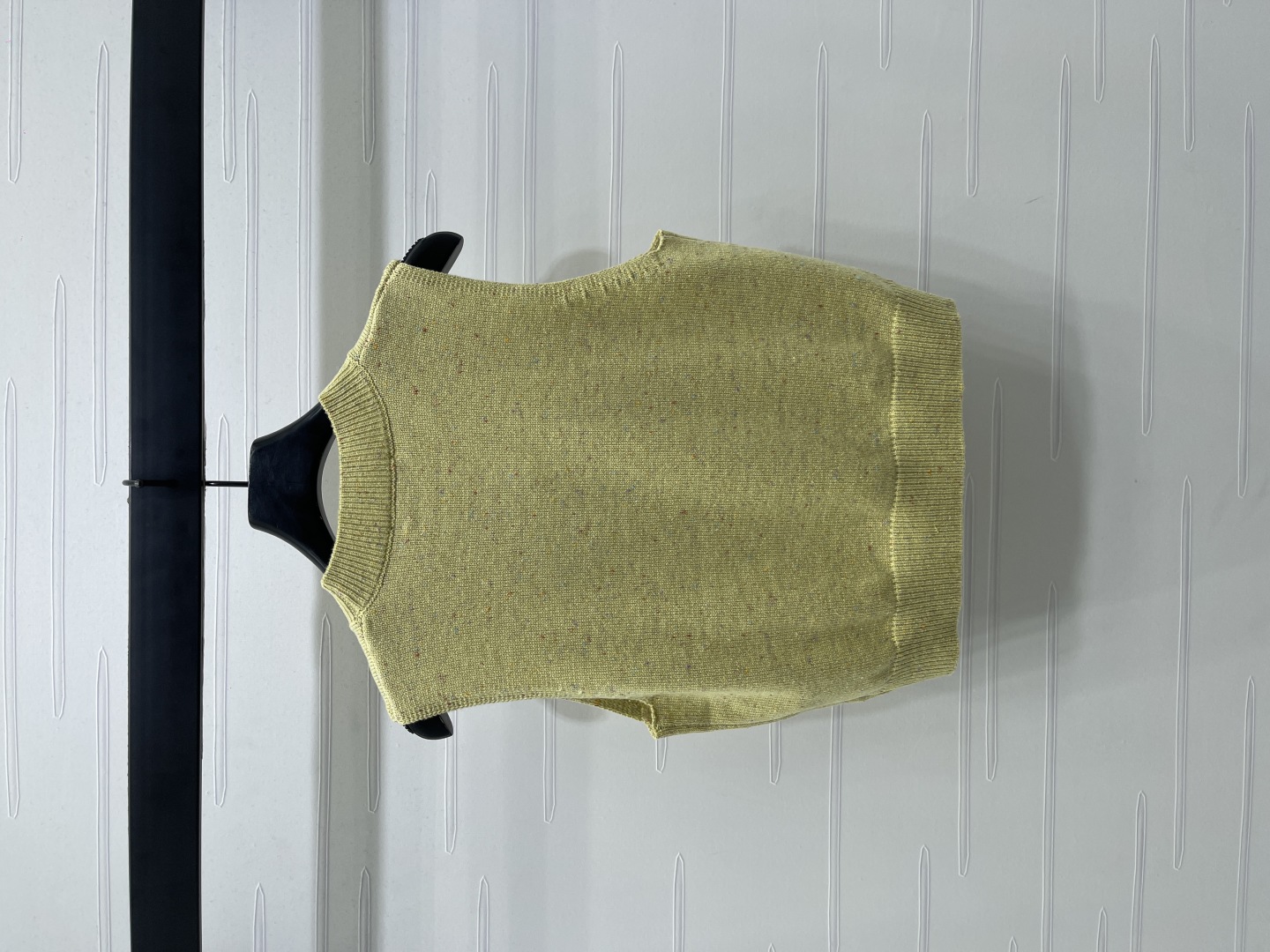 “2025 Autumn Women’s Suit: Triangular Knitting Vest for Stylish and Cosmopolitan Look!” - 图片 7