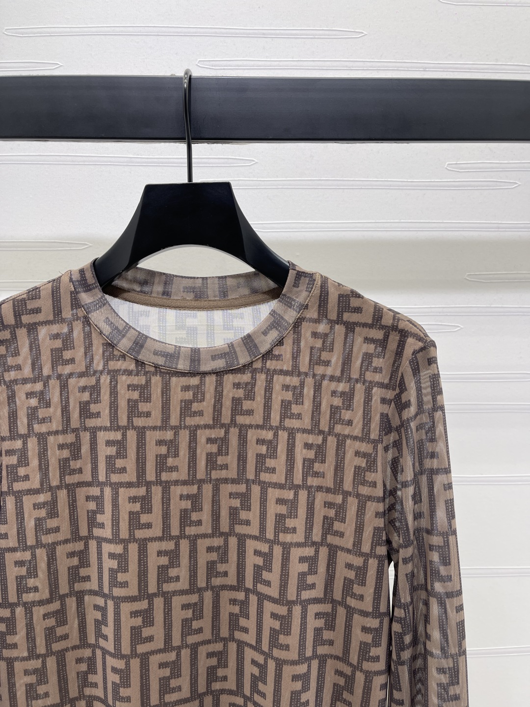 “2025 Early Autumn Women’s Suit: Custom Grid-Wipe Design with Double-F Print” - 图片 2
