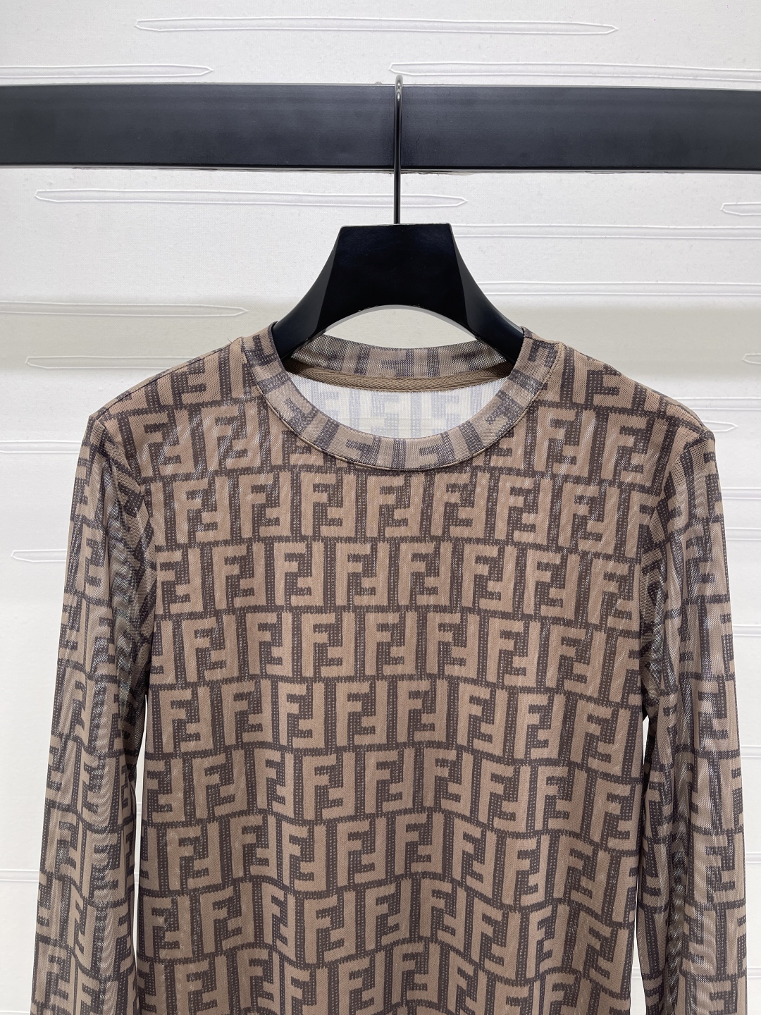“2025 Early Autumn Women’s Suit: Custom Grid-Wipe Design with Double-F Print” - 图片 4
