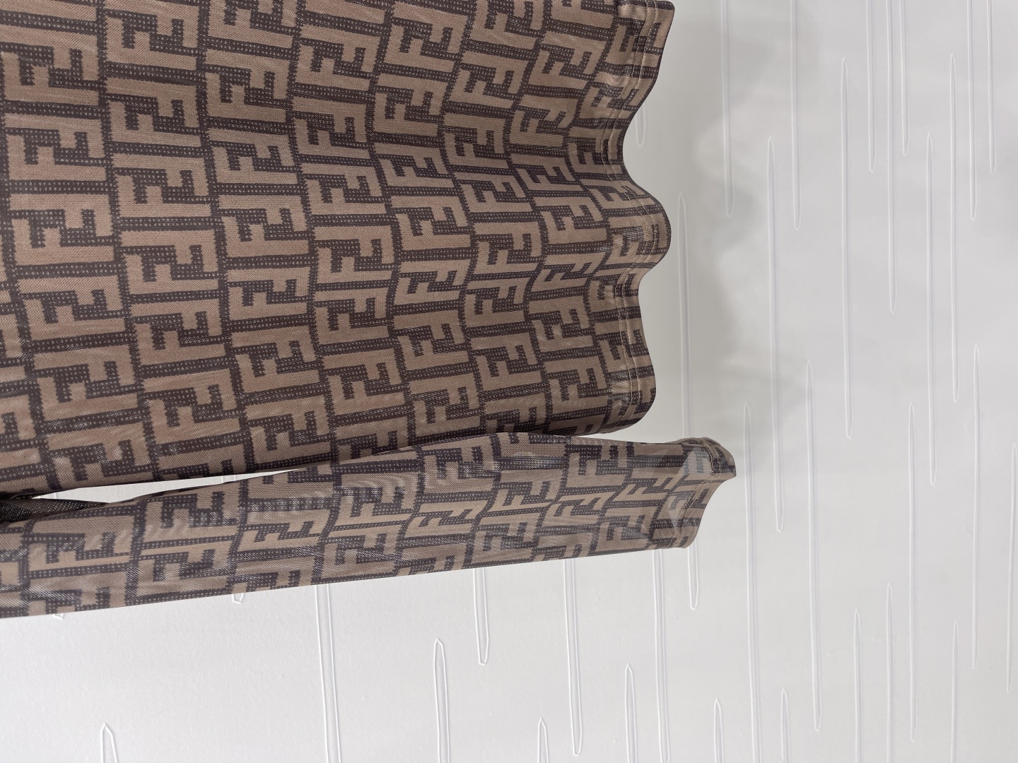 “2025 Early Autumn Women’s Suit: Custom Grid-Wipe Design with Double-F Print” - 图片 5