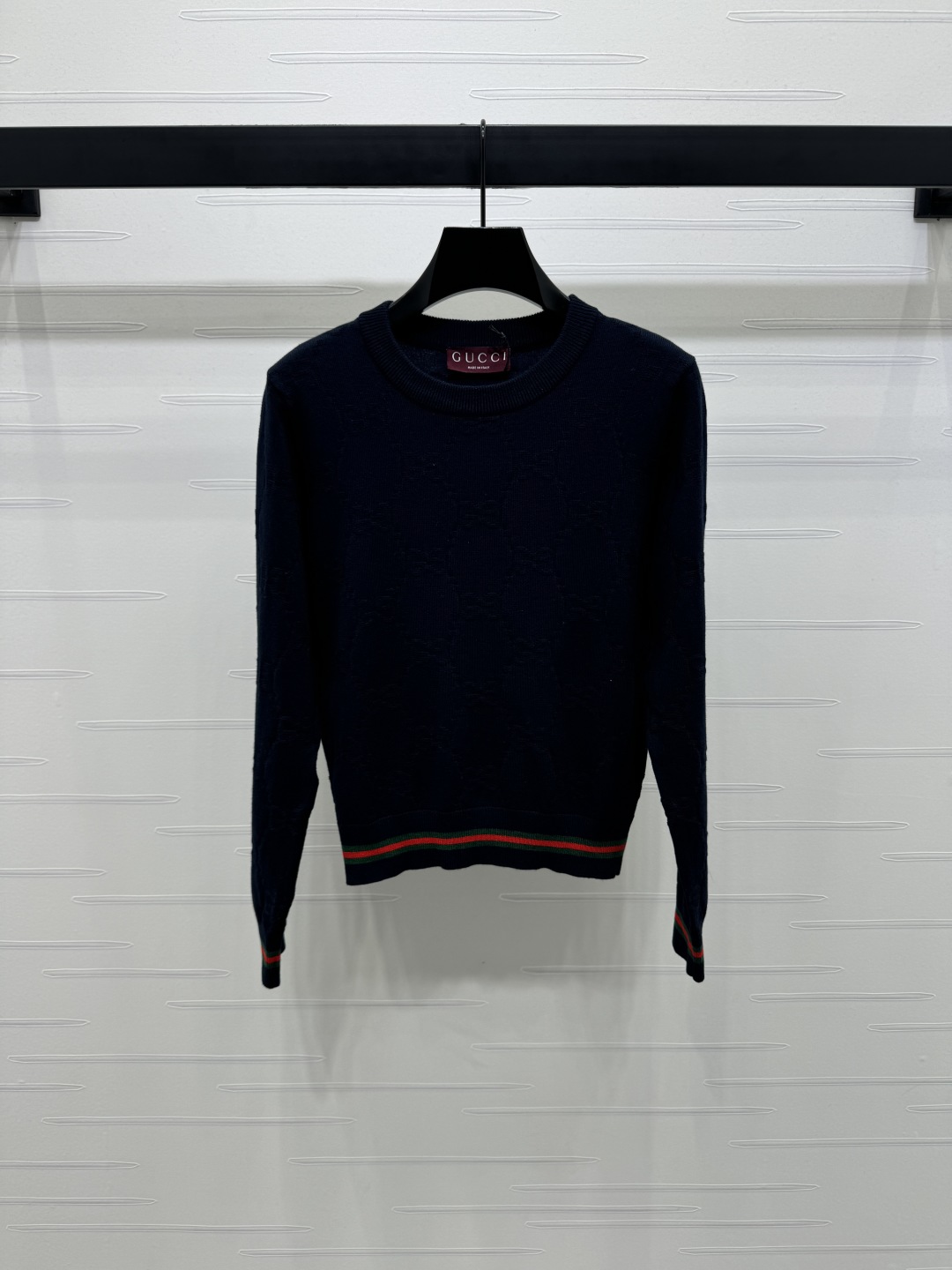 Title: New Plains Single High Quality Gucci 2025 Suit Summary: Single-rate female suit from New Plains’ Gucci 2025 Early Autumn series with dark-grained sweater. Sizes S-M