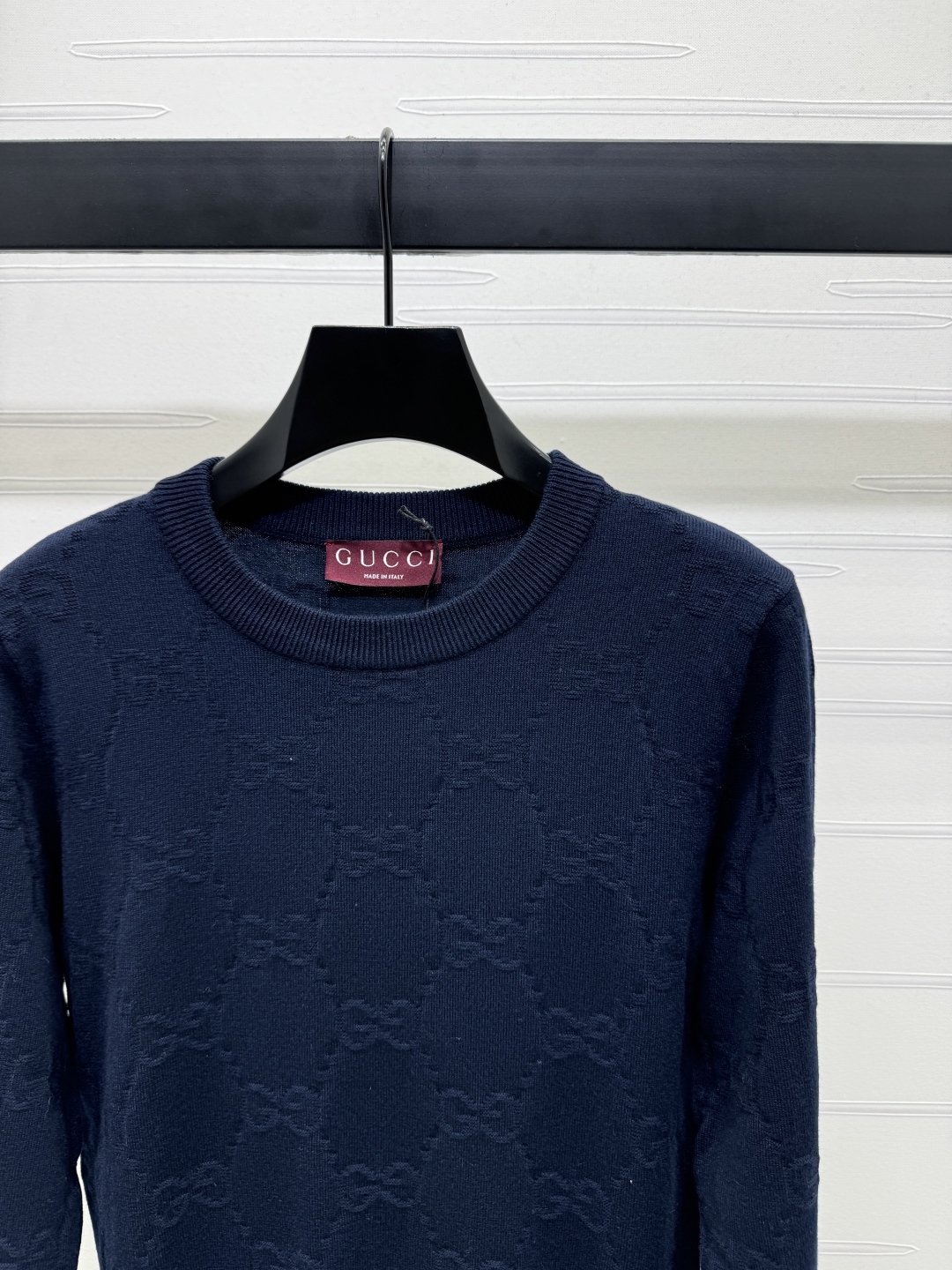Title: New Plains Single High Quality Gucci 2025 Suit Summary: Single-rate female suit from New Plains’ Gucci 2025 Early Autumn series with dark-grained sweater. Sizes S-M - 图片 2