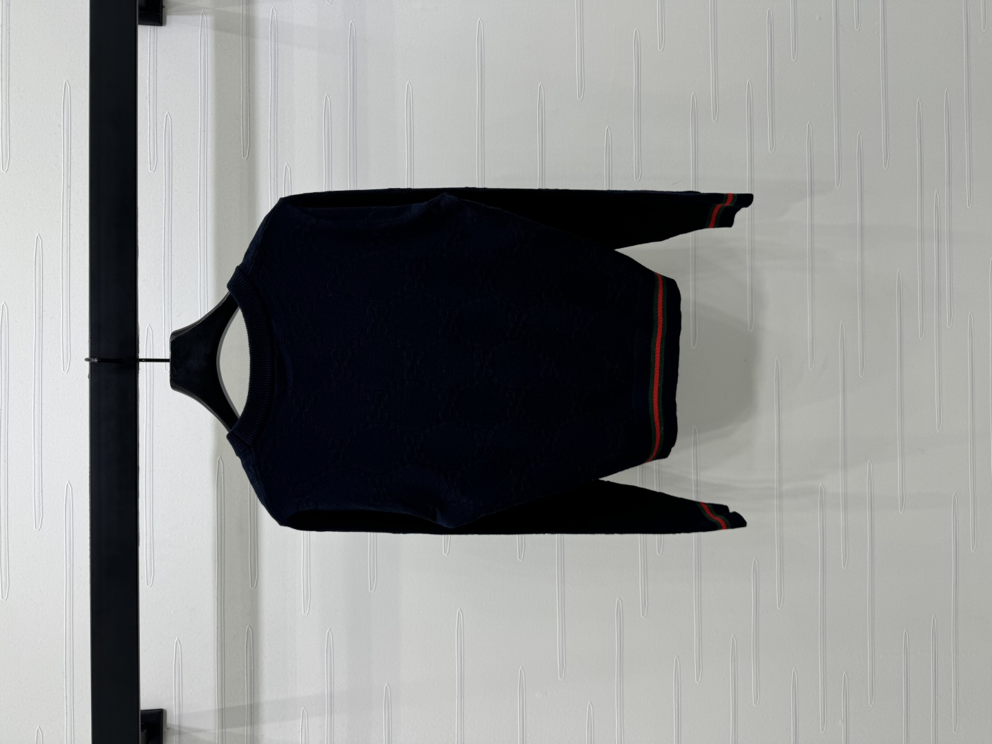Title: New Plains Single High Quality Gucci 2025 Suit Summary: Single-rate female suit from New Plains’ Gucci 2025 Early Autumn series with dark-grained sweater. Sizes S-M - 图片 7