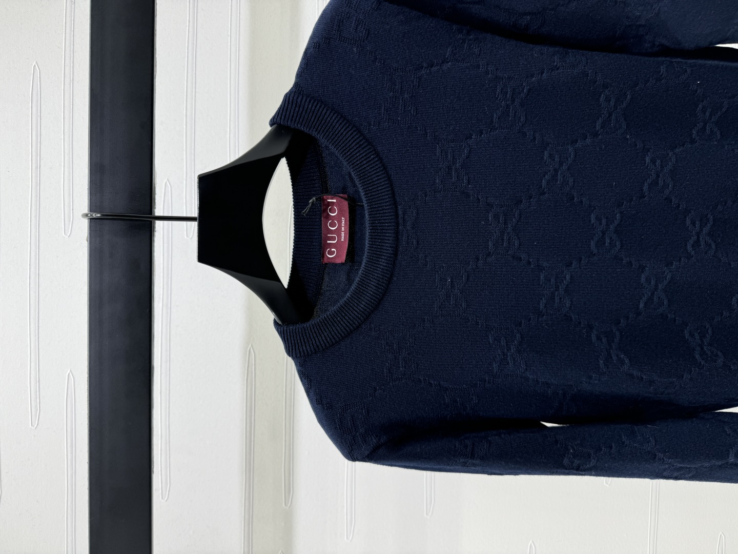 Title: New Plains Single High Quality Gucci 2025 Suit Summary: Single-rate female suit from New Plains’ Gucci 2025 Early Autumn series with dark-grained sweater. Sizes S-M - 图片 3