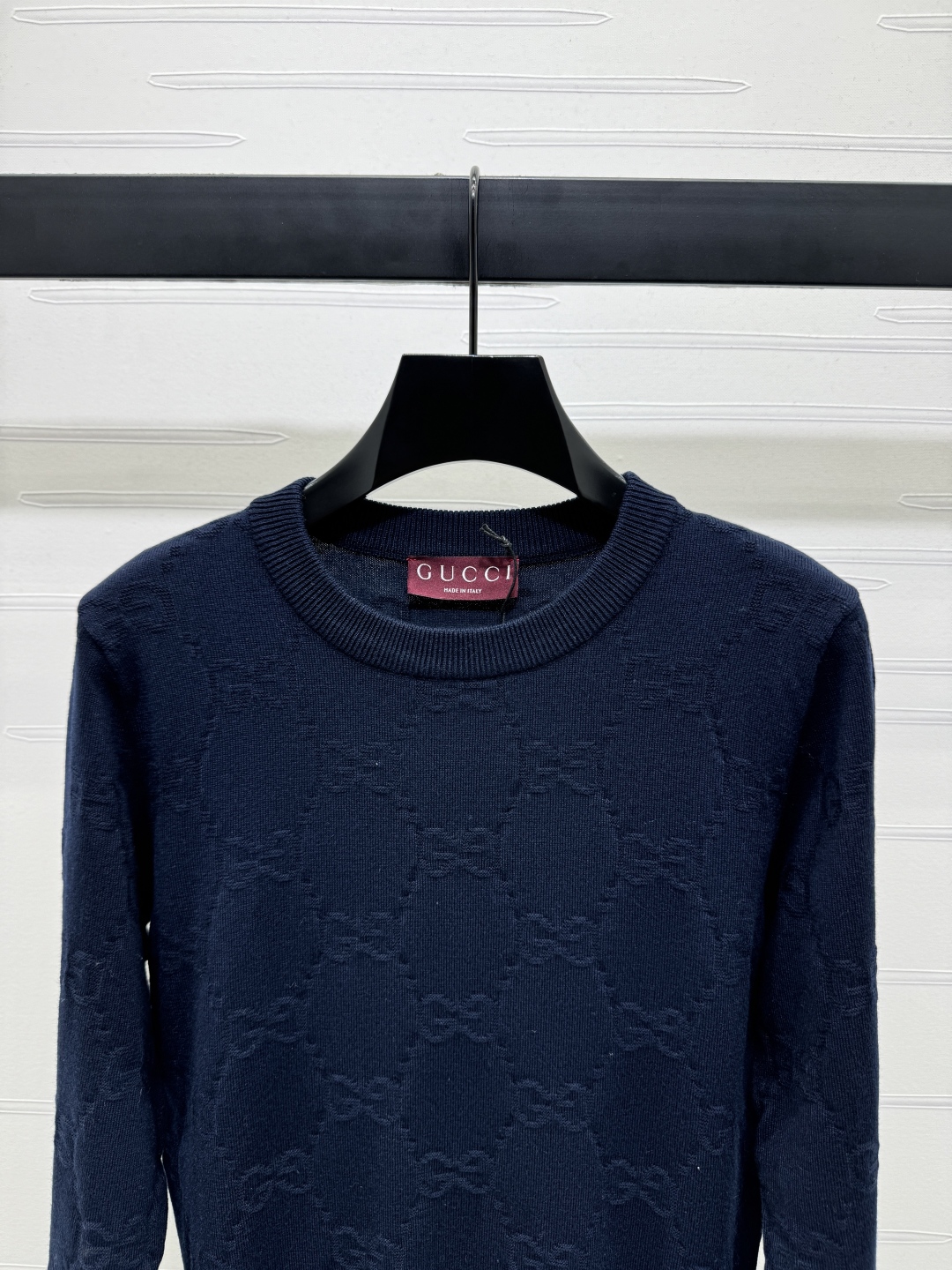 Title: New Plains Single High Quality Gucci 2025 Suit Summary: Single-rate female suit from New Plains’ Gucci 2025 Early Autumn series with dark-grained sweater. Sizes S-M - 图片 4