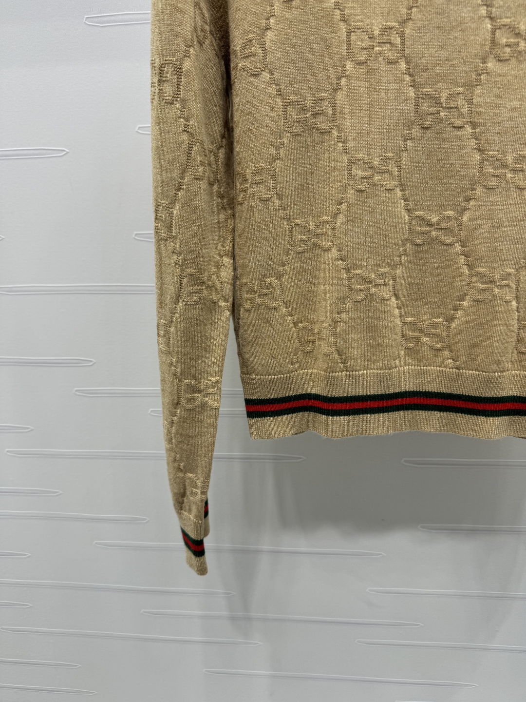 “New Plains Single High Quality Gucci 2025 Early Autumn Suit with Dark Sweater” - 图片 5