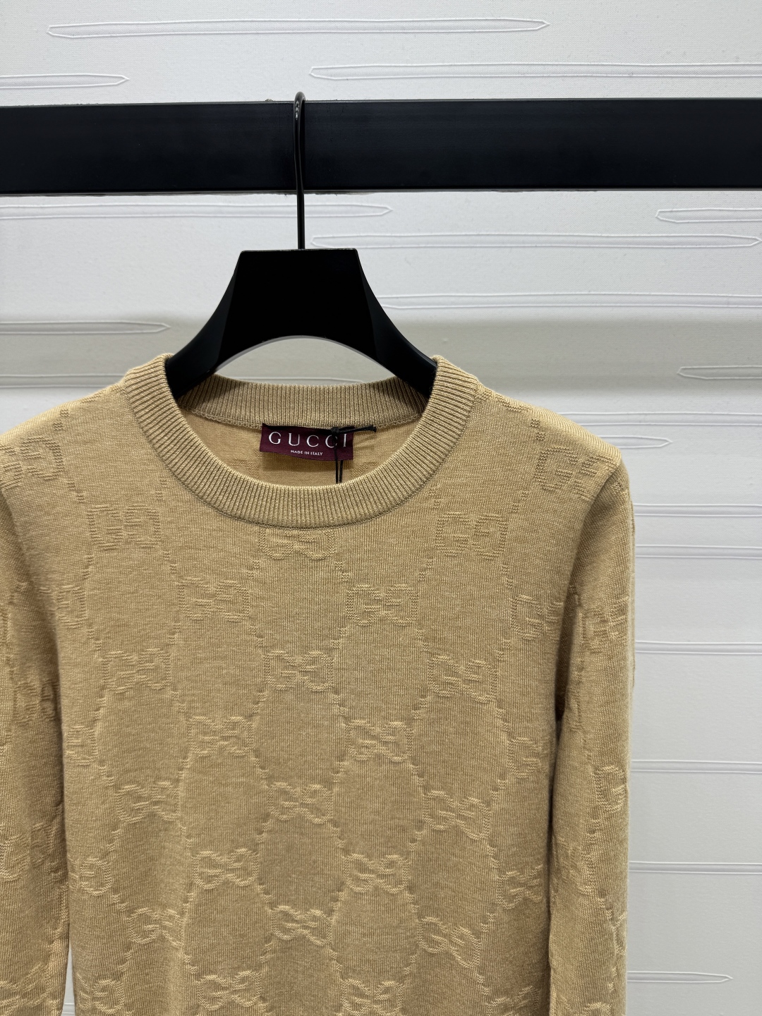 “New Plains Single High Quality Gucci 2025 Early Autumn Suit with Dark Sweater” - 图片 3
