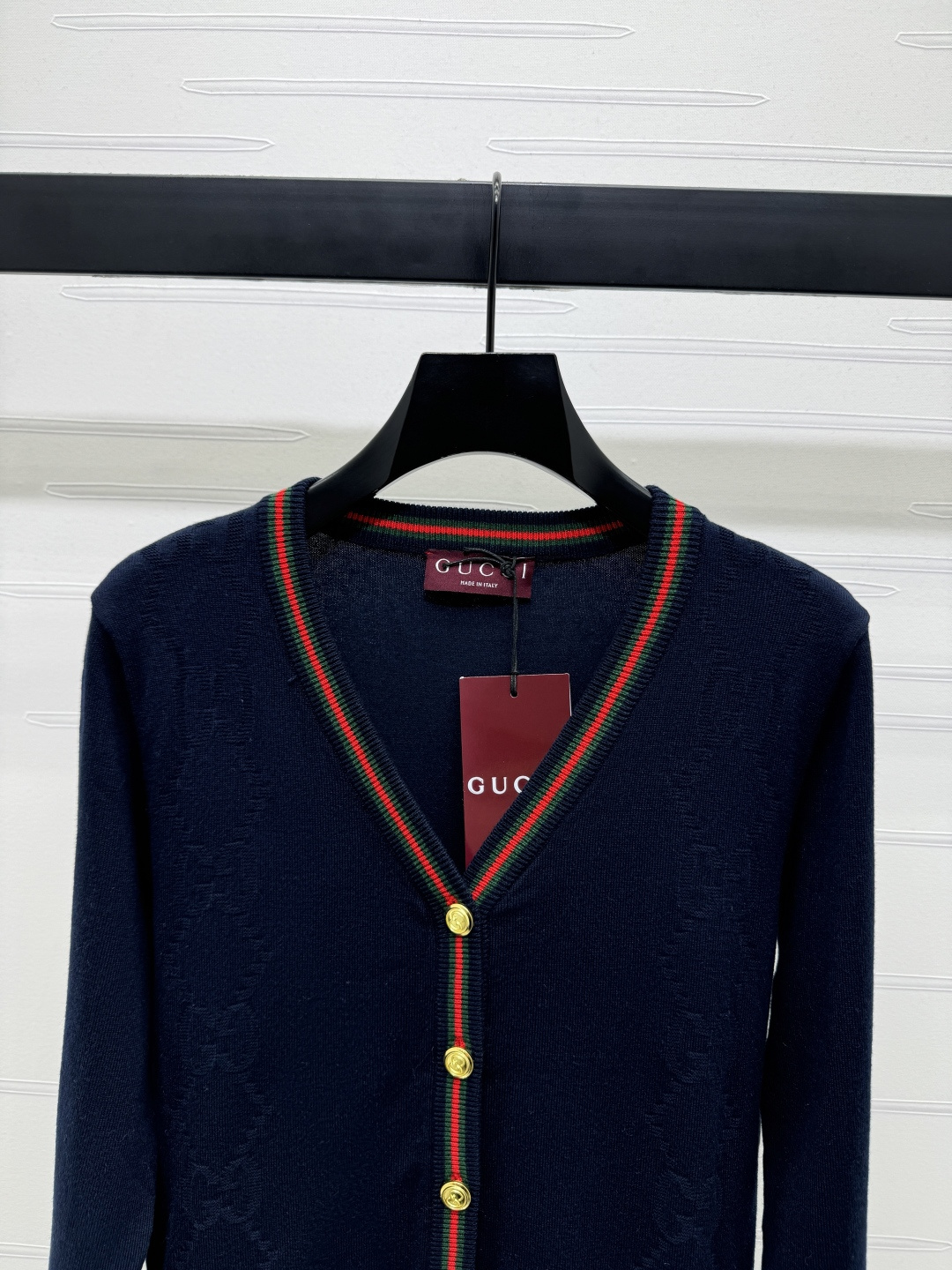 “High-Quality Gucc* 2025 Autumn Suit with V-Shirt | Custom Gauze Knit | Stylish Design | S-M-L Sizes” - 图片 4