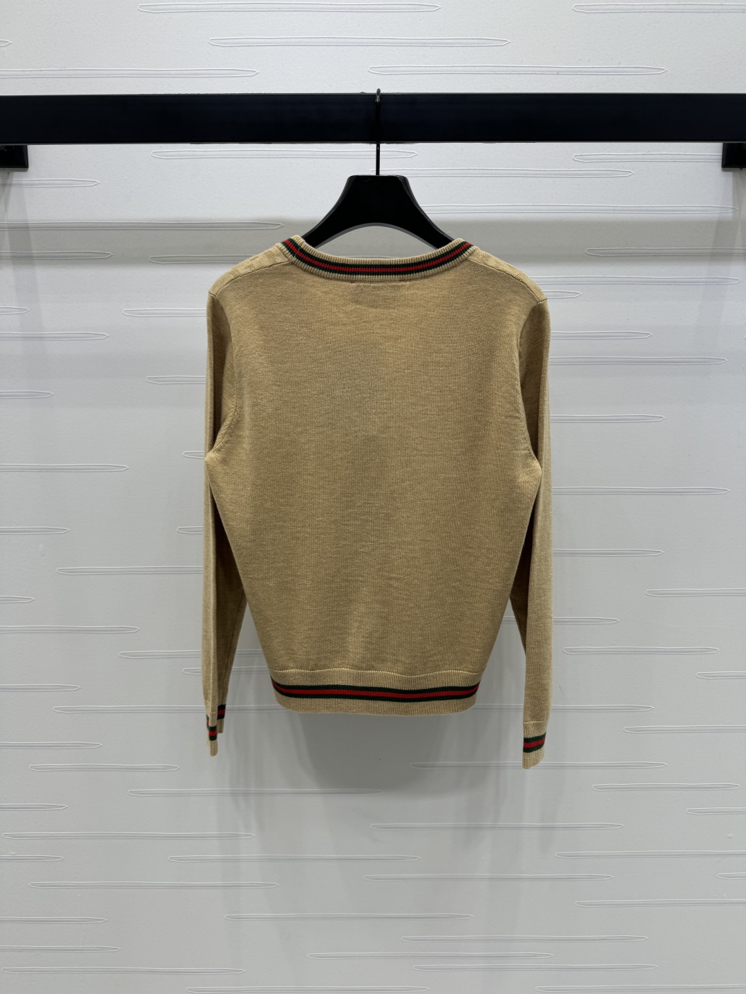“High-Quality Gucc* 2025 Early Autumn Series: Custom Women’s Suit with V-Shirt in Various Sizes” - 图片 7
