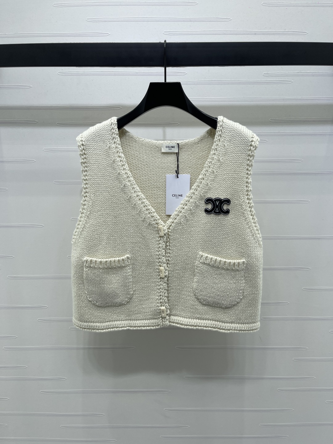 Title: Women’s Suit CELIN* 2025: V-Cruising Vests, Custom Wool Line, High Quality, College Style. Sizes S-M-L. - 图片 2