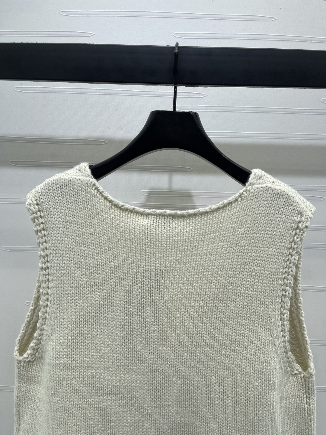 Title: Women’s Suit CELIN* 2025: V-Cruising Vests, Custom Wool Line, High Quality, College Style. Sizes S-M-L. - 图片 6