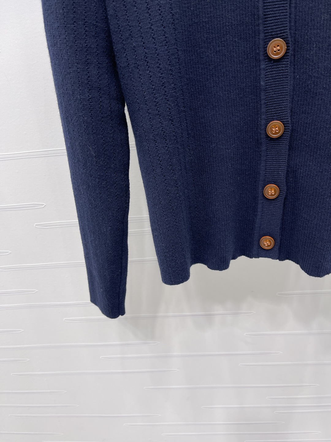 “Vivienne Westwood Early Autumn 2025 Collection: Saturn Tweed Suit for Women” - 图片 5