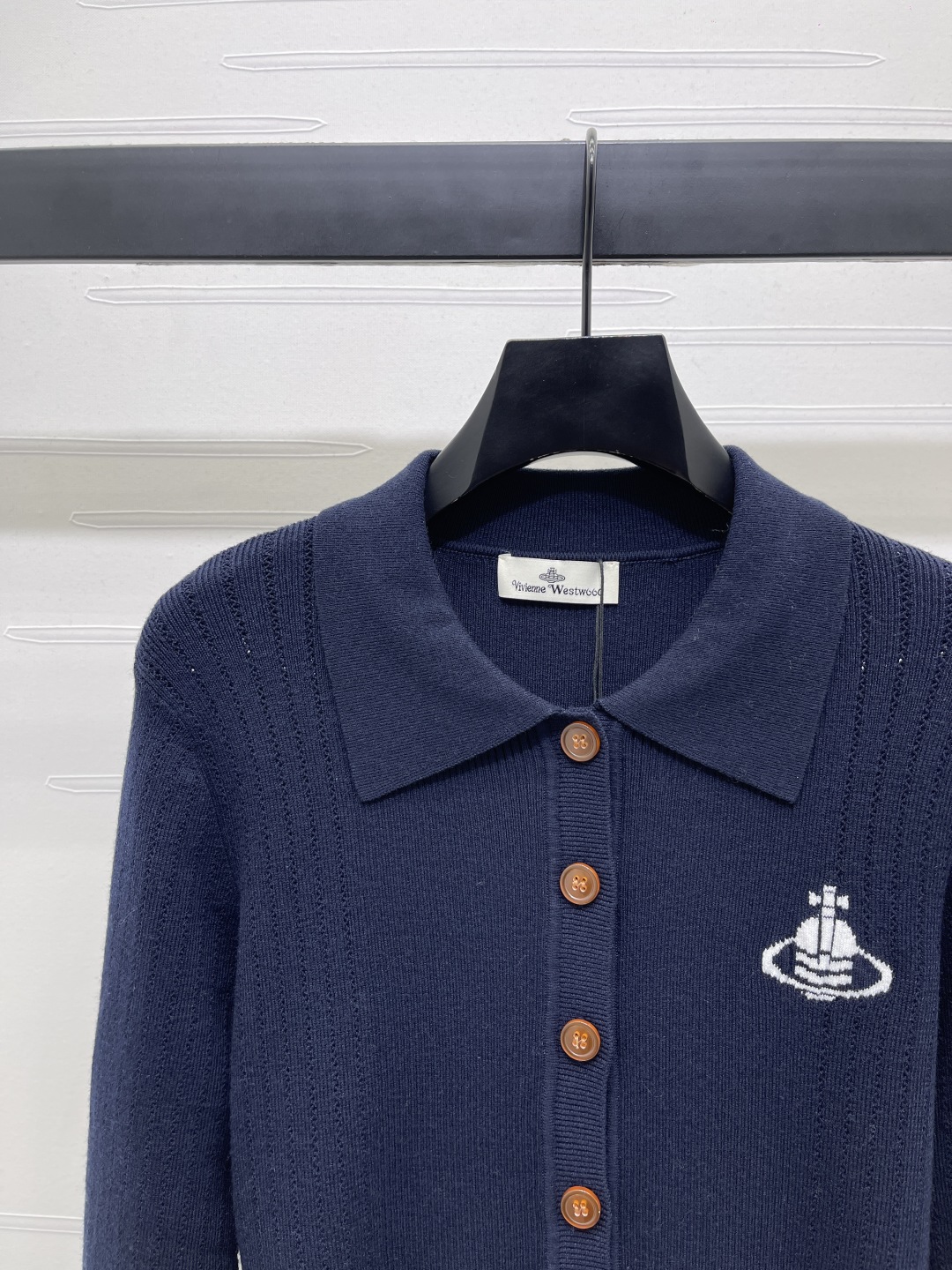 “Vivienne Westwood Early Autumn 2025 Collection: Saturn Tweed Suit for Women” - 图片 4
