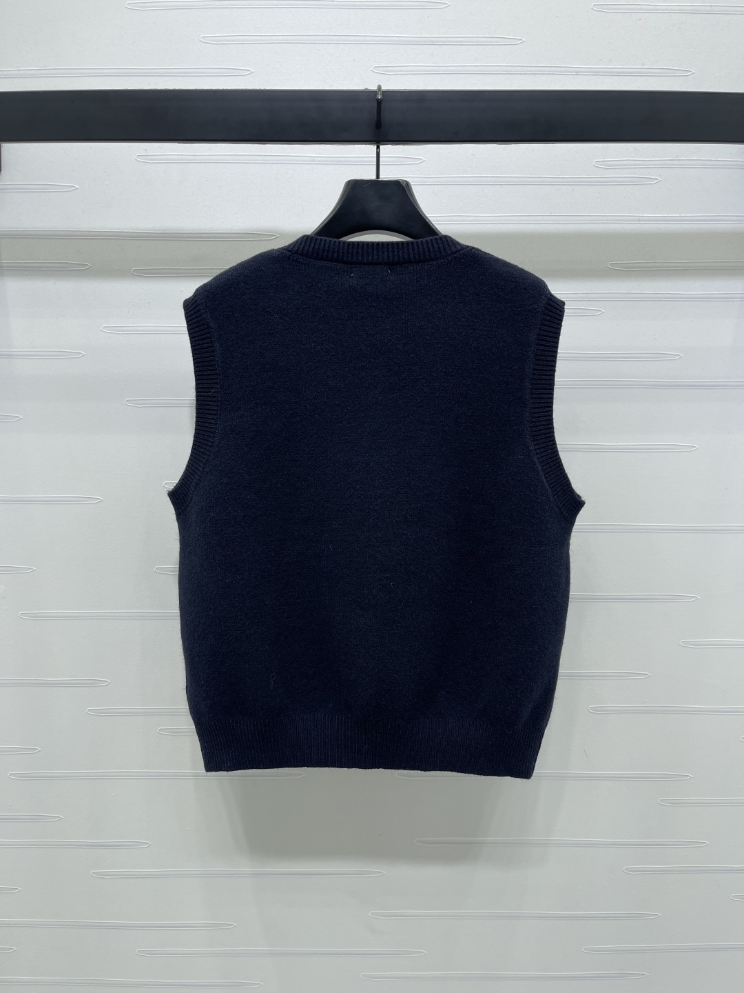 “CELIN* 2025 Women’s Single-Rate Suit with Packaging: Knit Vests and Needlework Options” - 图片 7