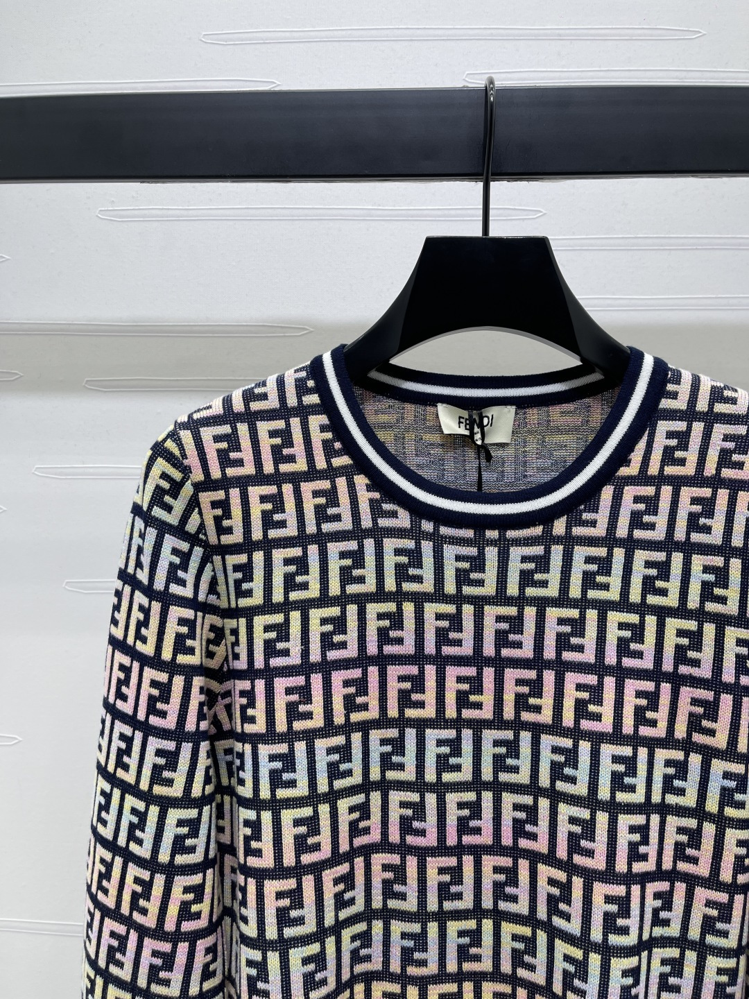 2025 Early Autumn Women’s Suit: Round Collar Sweater with Customized Wool Line – High-Quality Fashion - 图片 3