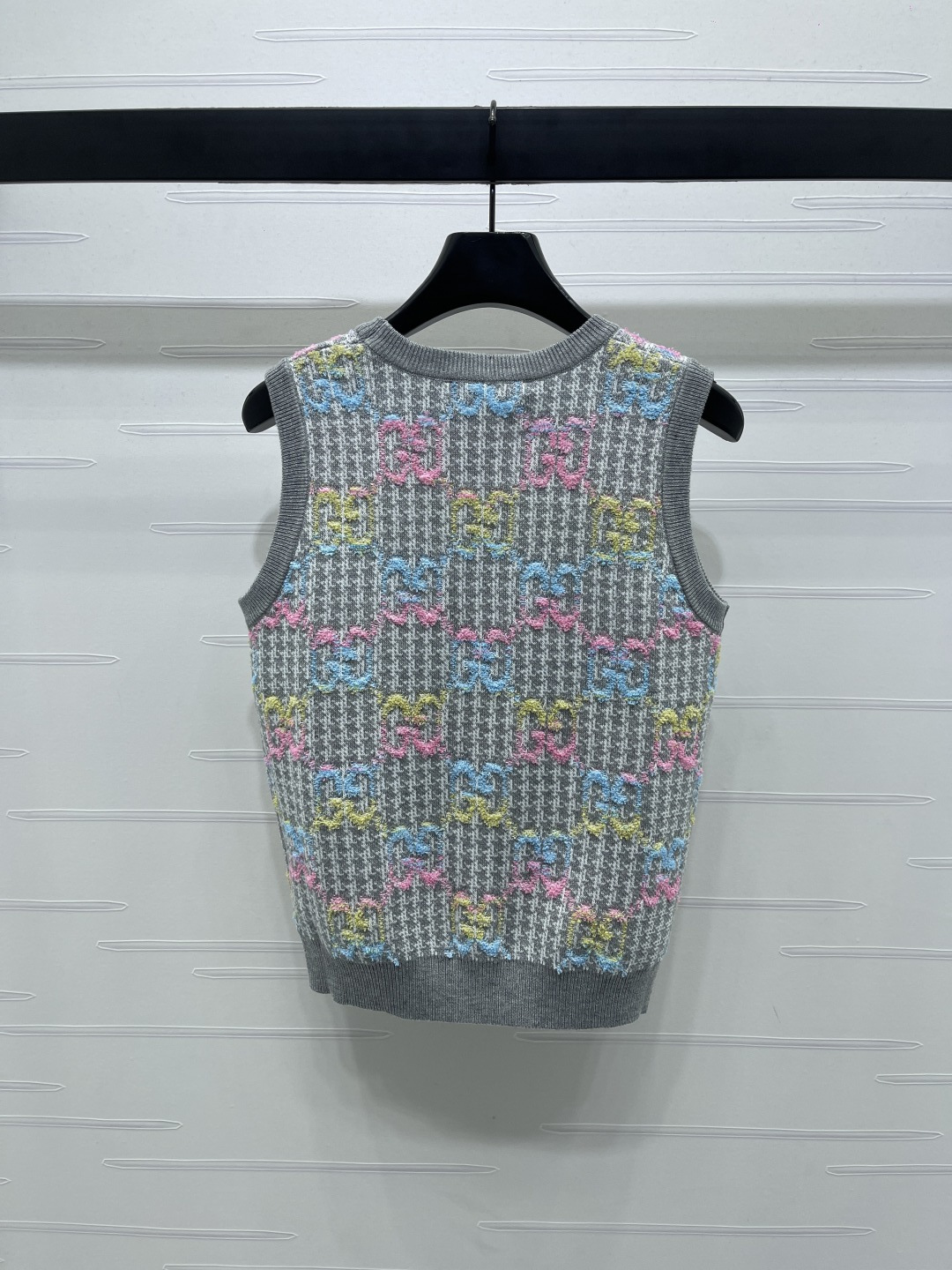 Title: New Plains Single High Quality Gucc* 2025 Vest Review Summary: Single-rate female suit with gradient pin knitting, custom wool line-making, and double G-lettered emblems. - 图片 7