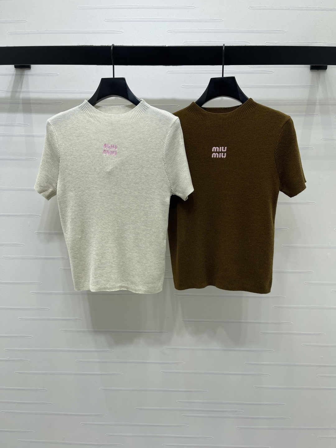 미우미우 여성 반팔 SS 52511