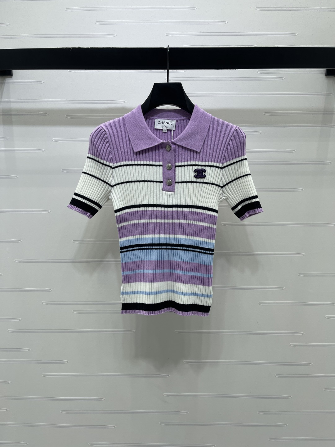 샤넬 여성 2026SS 스트라이프 슬림핏 카라 반팔 티셔츠 레플리카 18856 Chanel Women T Shirt