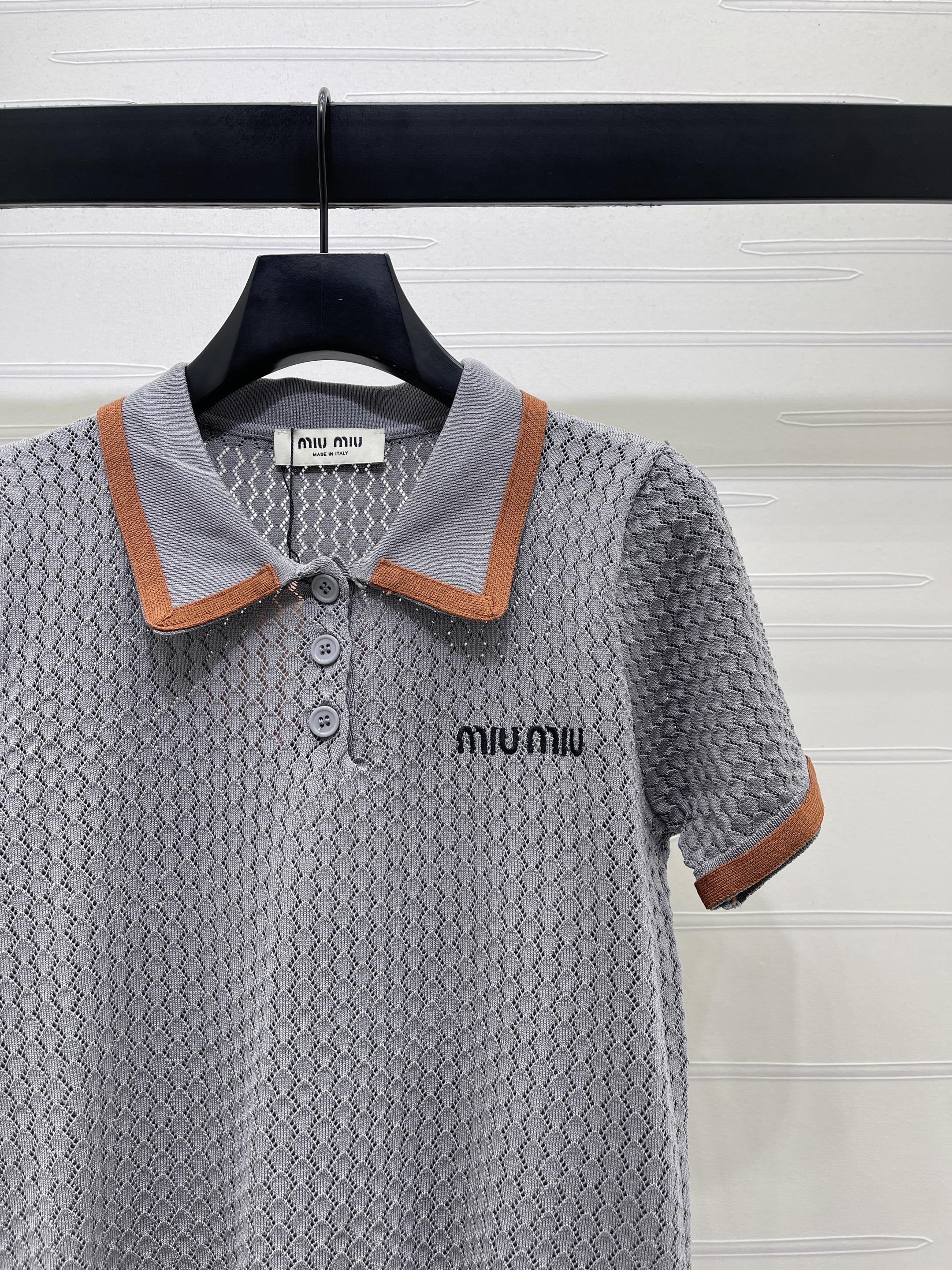 미우미우 실크 린넨 펀칭 패턴 반팔 니트 탑 상세 이미지 11