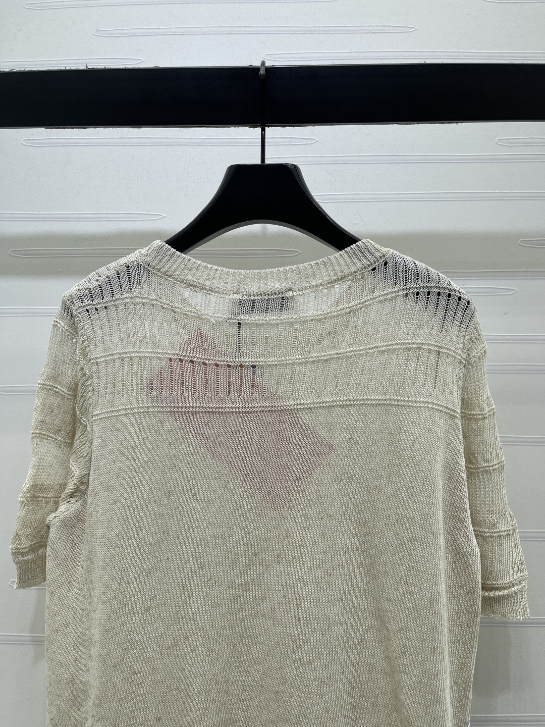 미우미우 라인스톤 장식 어깨 컷아웃 니트 반팔 탑 상세 이미지 7
