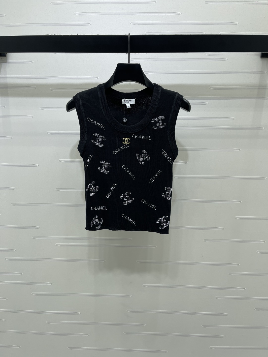 Вязаная жилетка черная со стразами Chanel