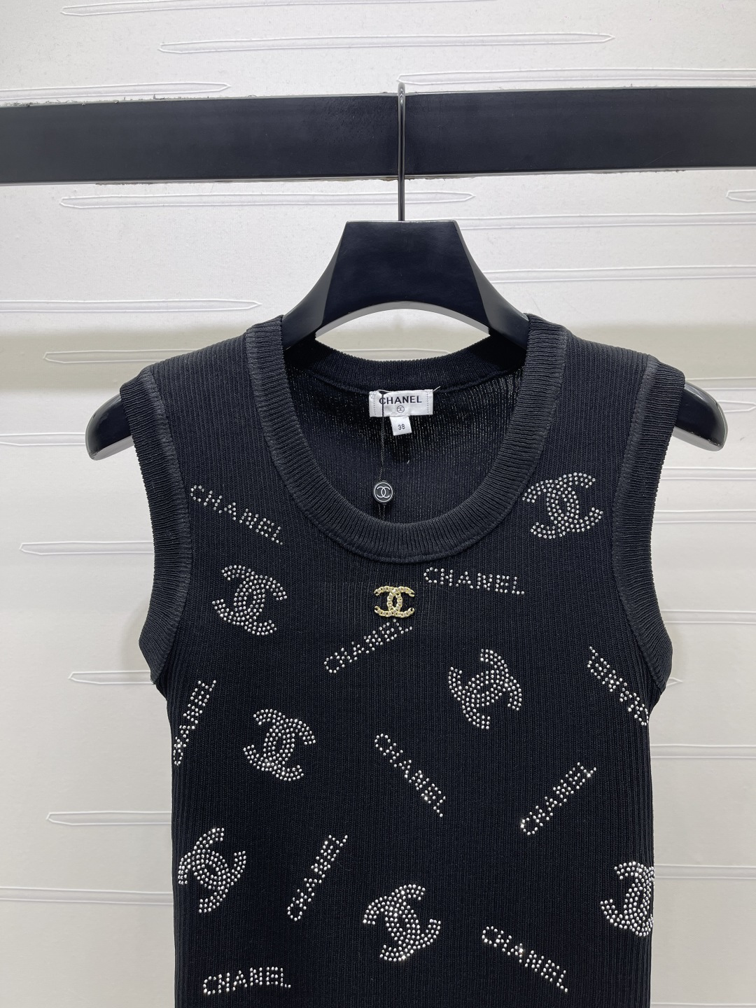 Вязаная жилетка черная со стразами Chanel