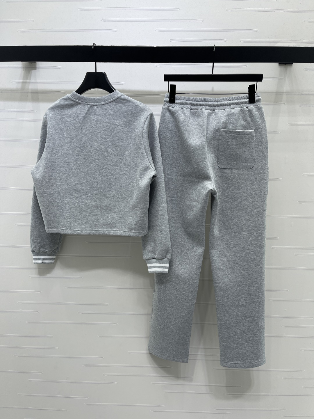 dior medaillon sweatshirt set