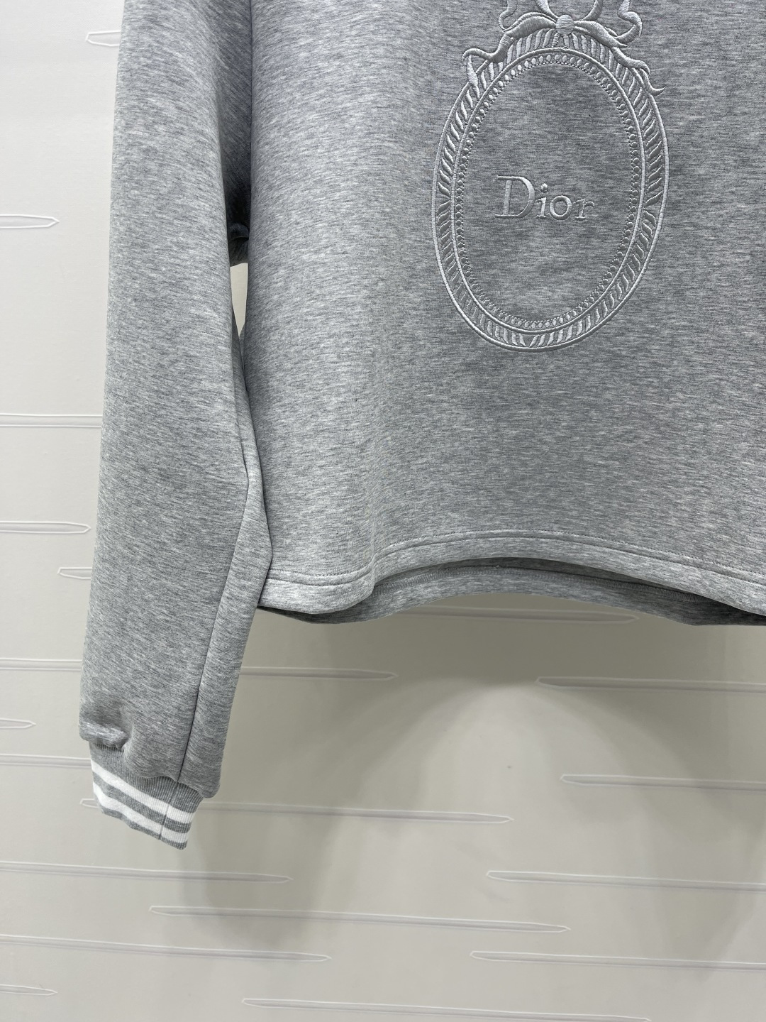 dior medaillon sweatshirt set