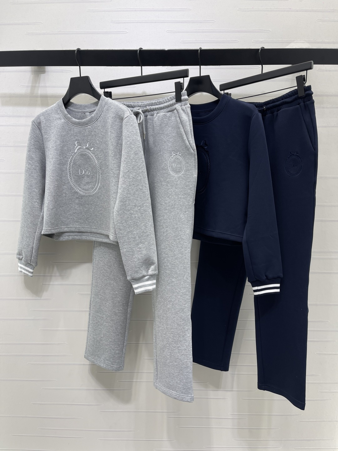 dior medaillon sweatshirt set