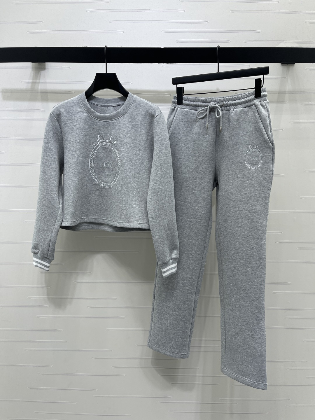 dior medaillon sweatshirt set