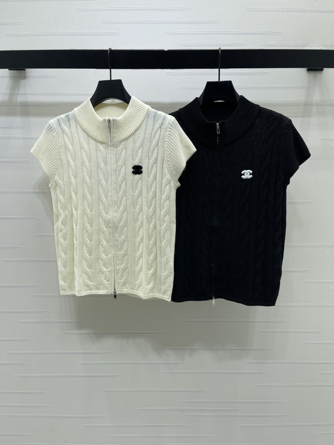 chanel logo cable knit short sleeve sweater
