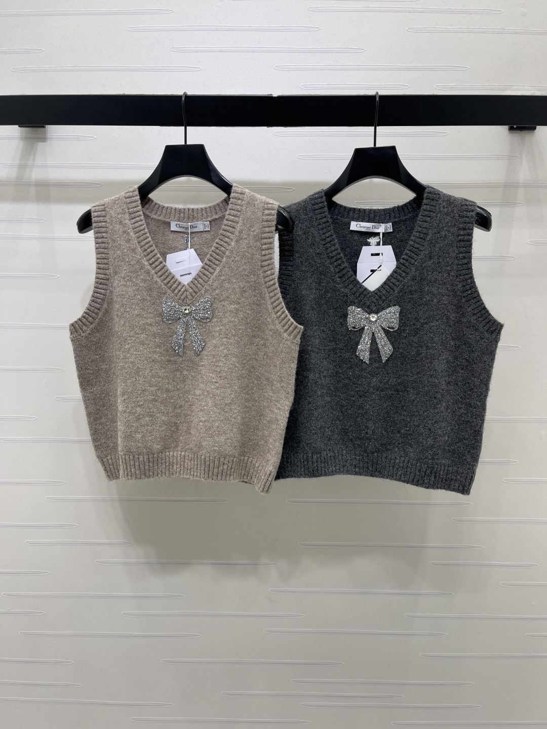 Bow Applique V-Neck Knit Vest