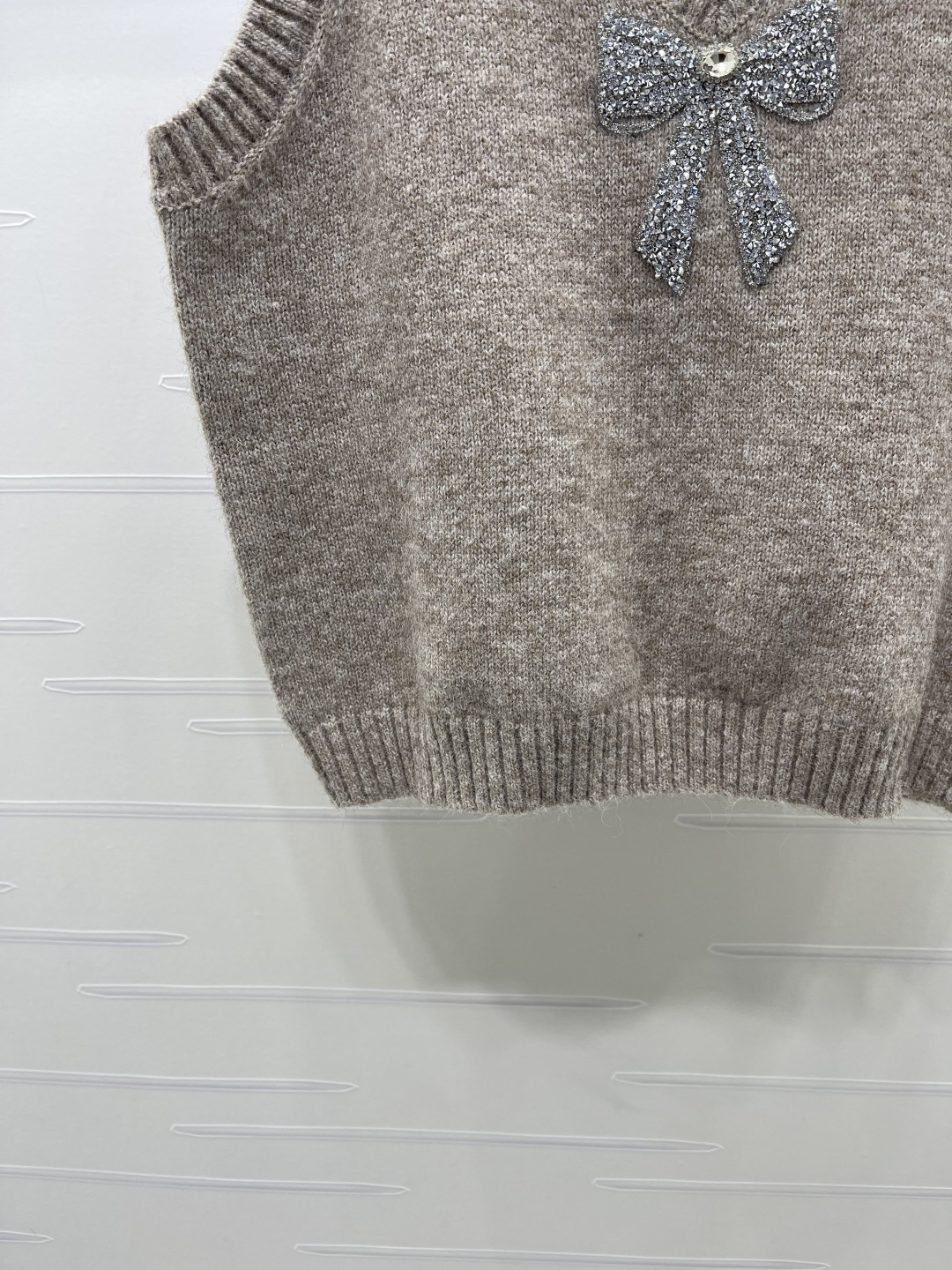Bow Applique V-Neck Knit Vest