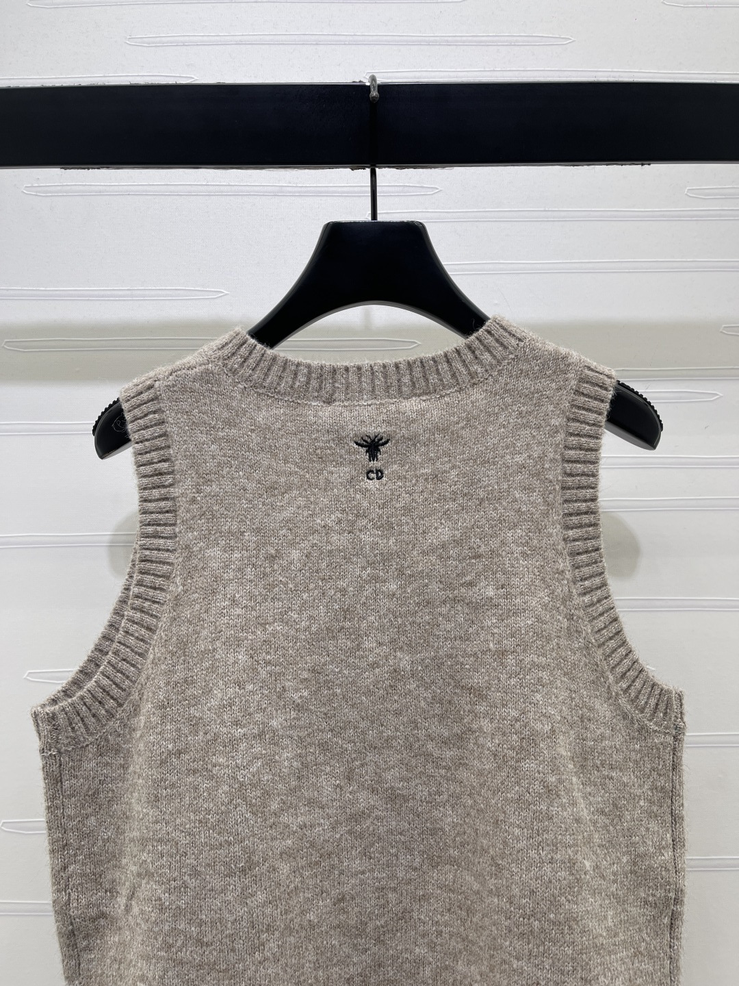 Bow Applique V-Neck Knit Vest