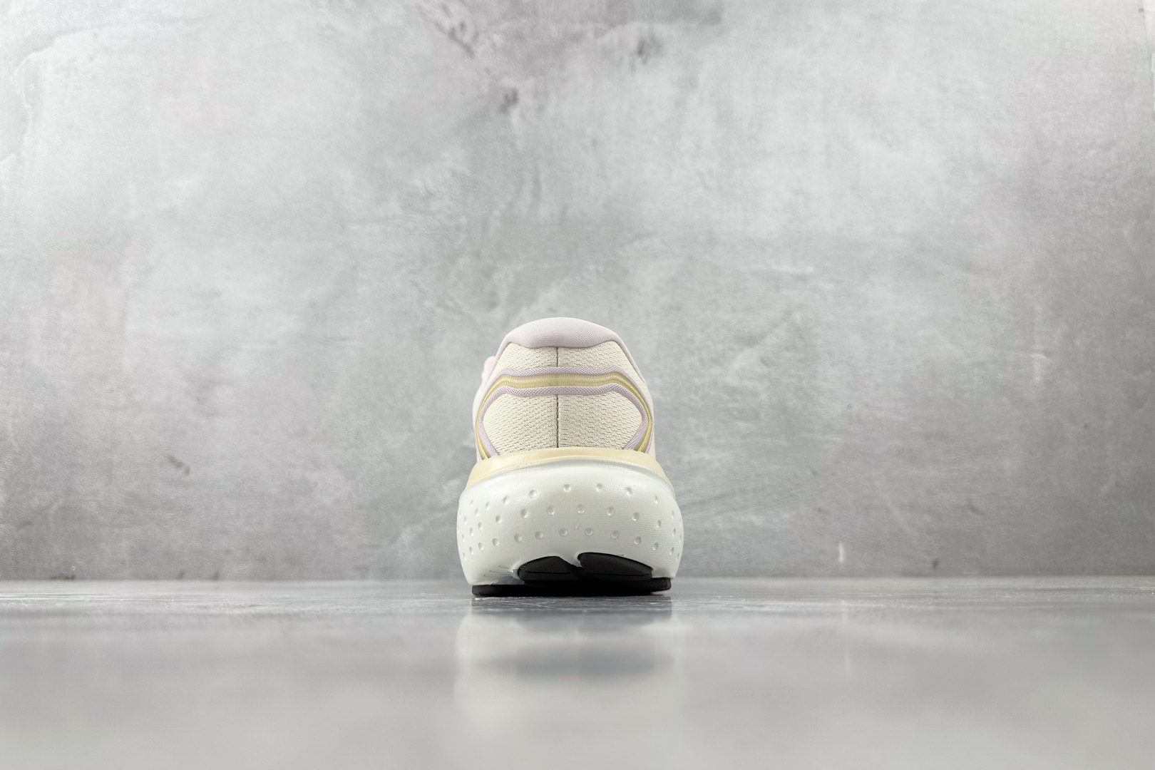 外贸 
Brooks布鲁克斯 Glycerin甘油21 米白色

货号：b171
尺码：36 36.5 