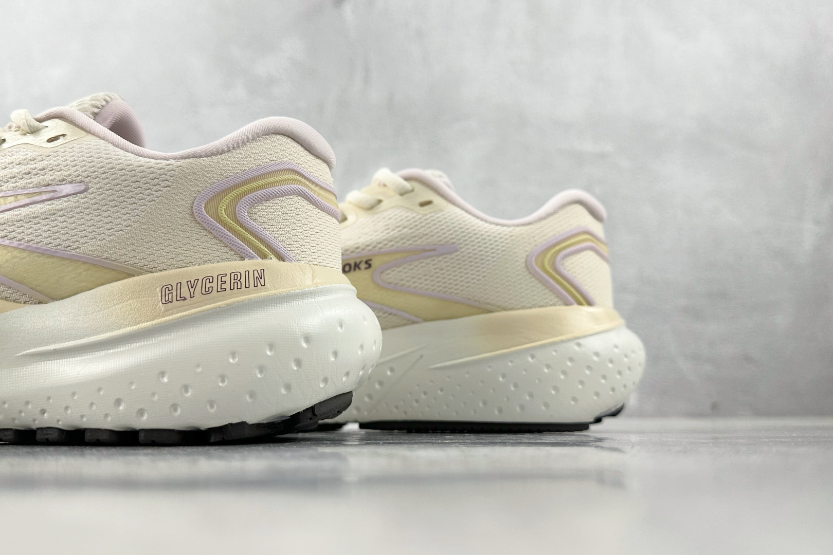 外贸 
Brooks布鲁克斯 Glycerin甘油21 米白色

货号：b171
尺码：36 36.5 