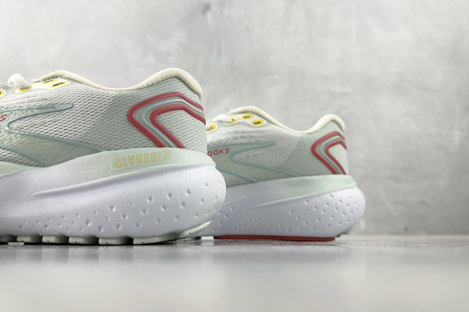 外贸 
Brooks布鲁克斯 Glycerin甘油21 白色

货号：B167-100
尺码：36 36