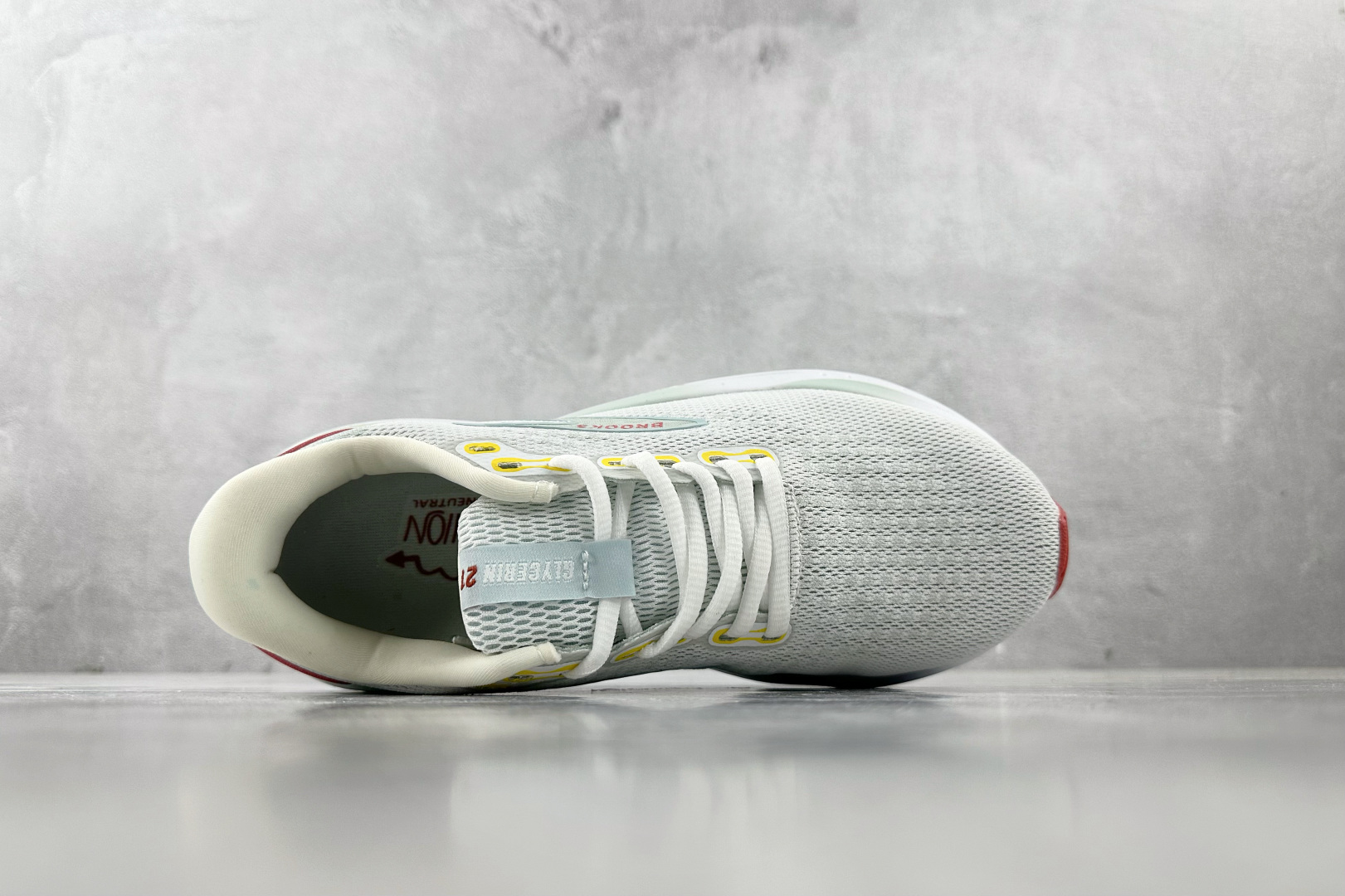 外贸 
Brooks布鲁克斯 Glycerin甘油21 白色

货号：B167-100
尺码：36 36