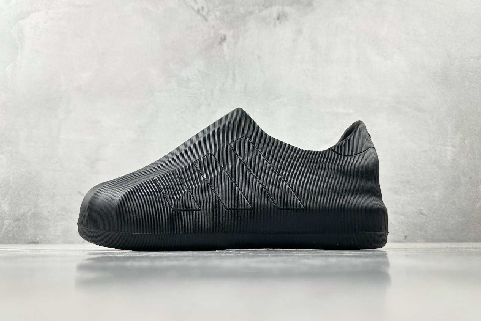 LW 
外贸专供adidas originals AdiFOM Superstar 黑色

货号：GZ2